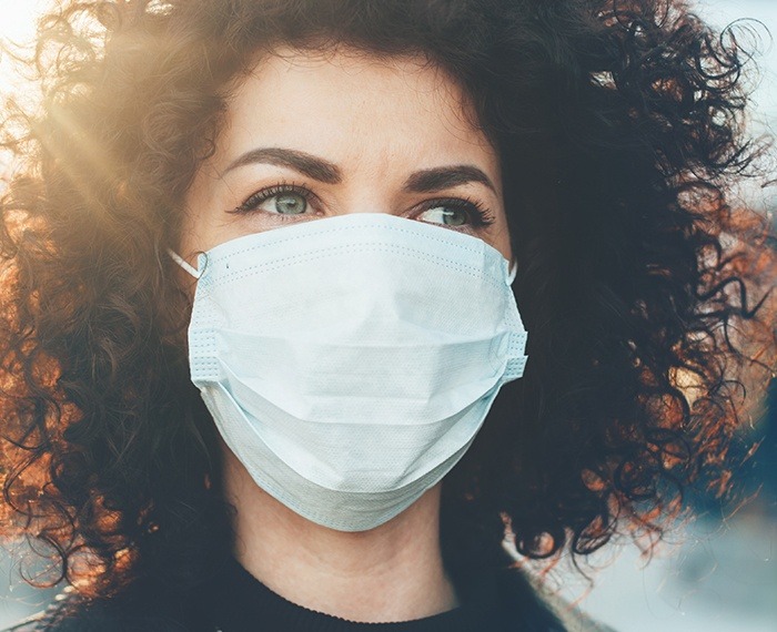 Woman wearing a face mask